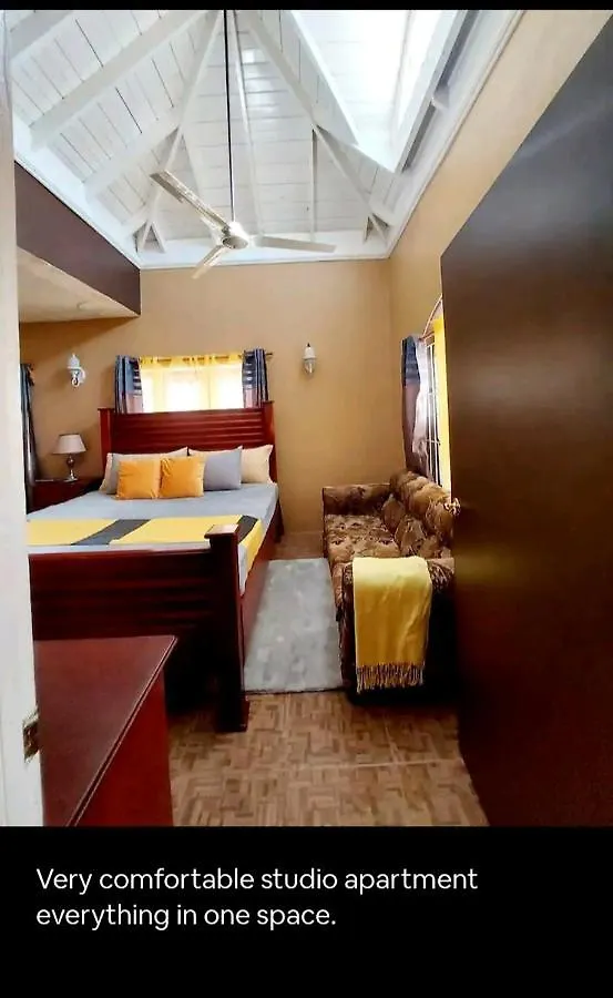 Cambridge Mi Casa Ur Casa With Pool And Beach Access Runaway Bay Guest house